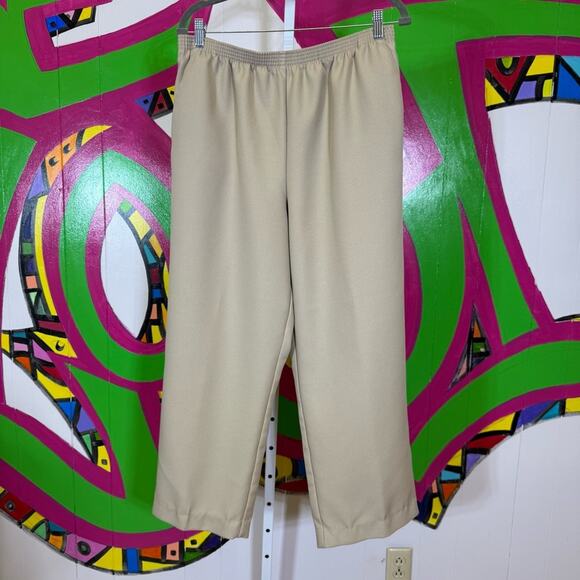 Alfred Dunner, Beige Elastic Waist Pants. Size 16. In excellent condition! - Picture 1 of 5